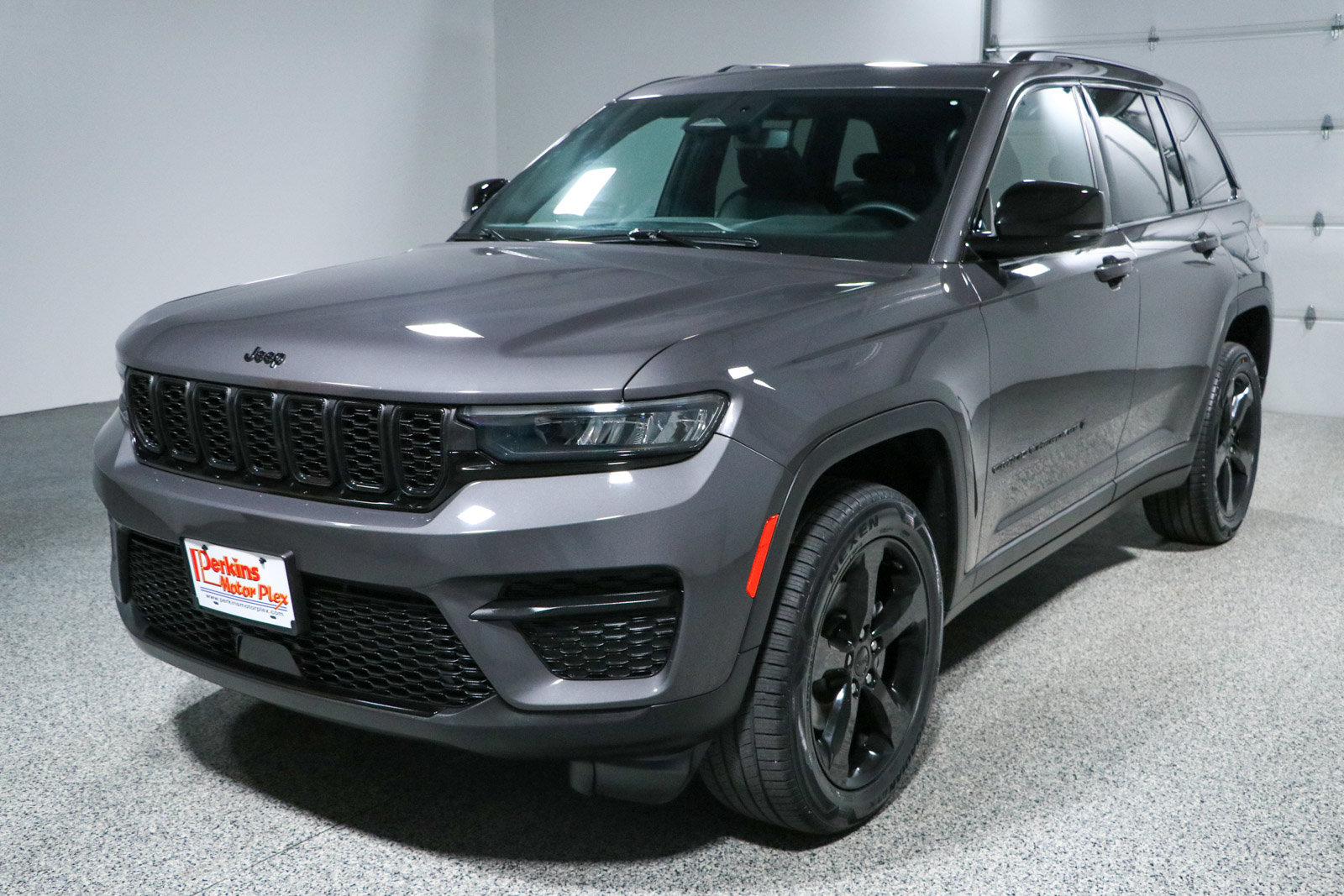 Used 2023 Jeep Grand Cherokee Altitude AWD/4WD image 31