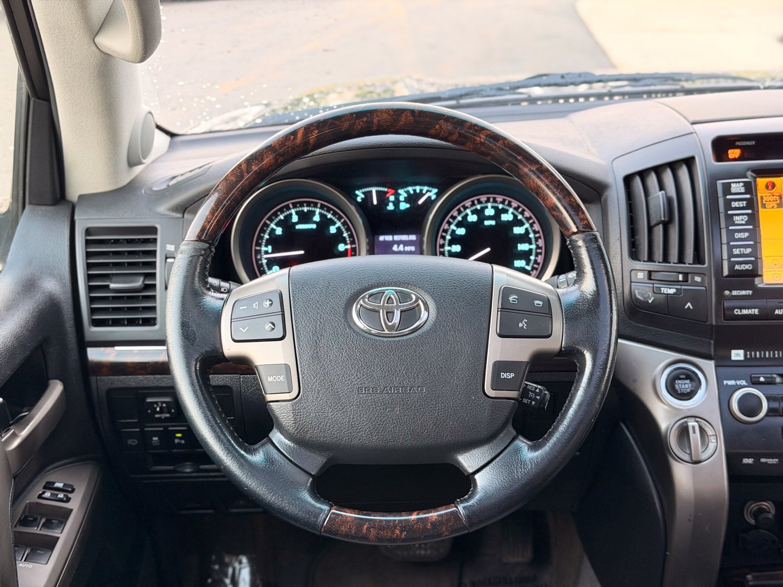 Used 2011 Toyota Land Cruiser w/ Upgrade Pkg AWD/4WD image 36