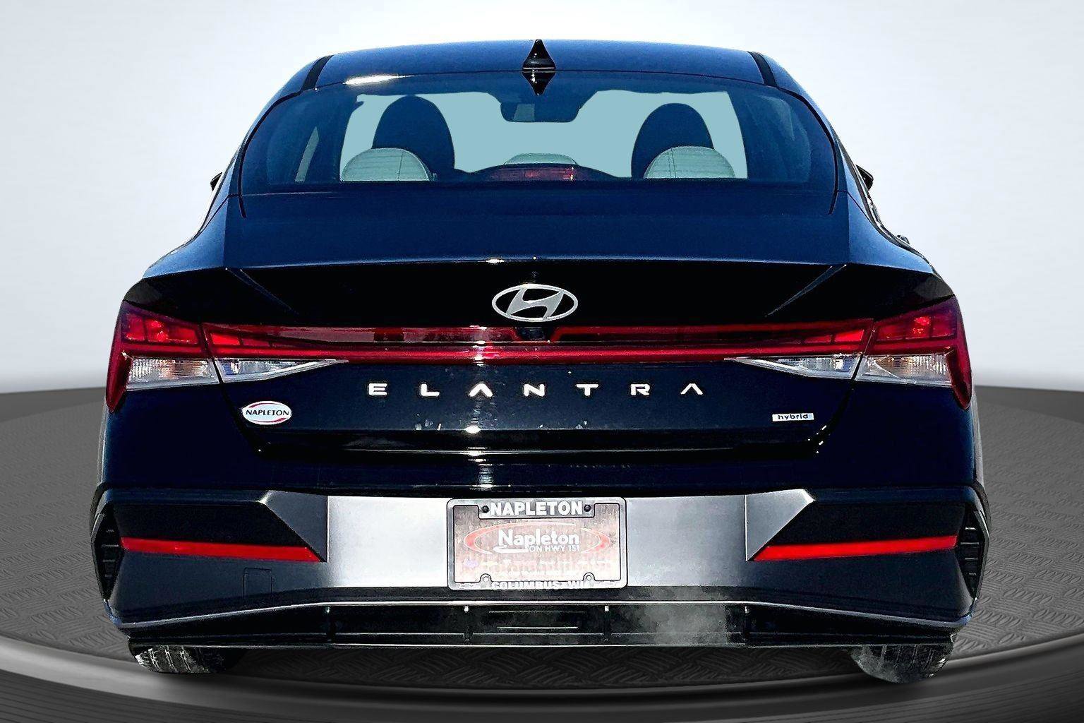 Used 2025 Hyundai Elantra Limited image 4