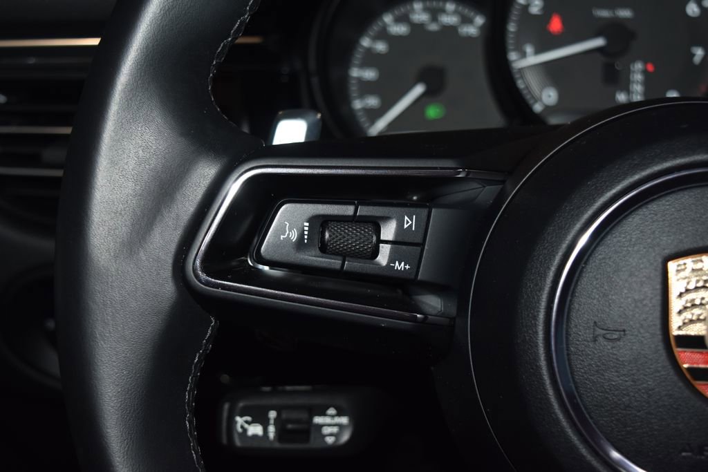 Certified 2025 Porsche Macan image 10