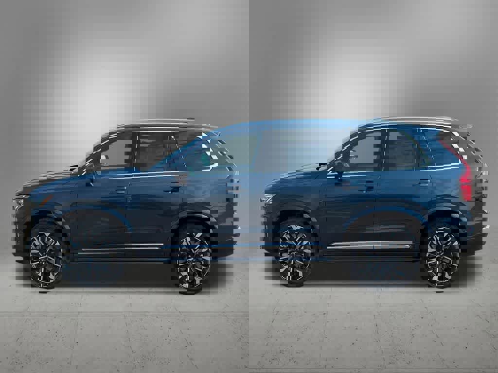 Used 2026 Volvo XC90 B5 Plus w/ Protection Package Premier image 3