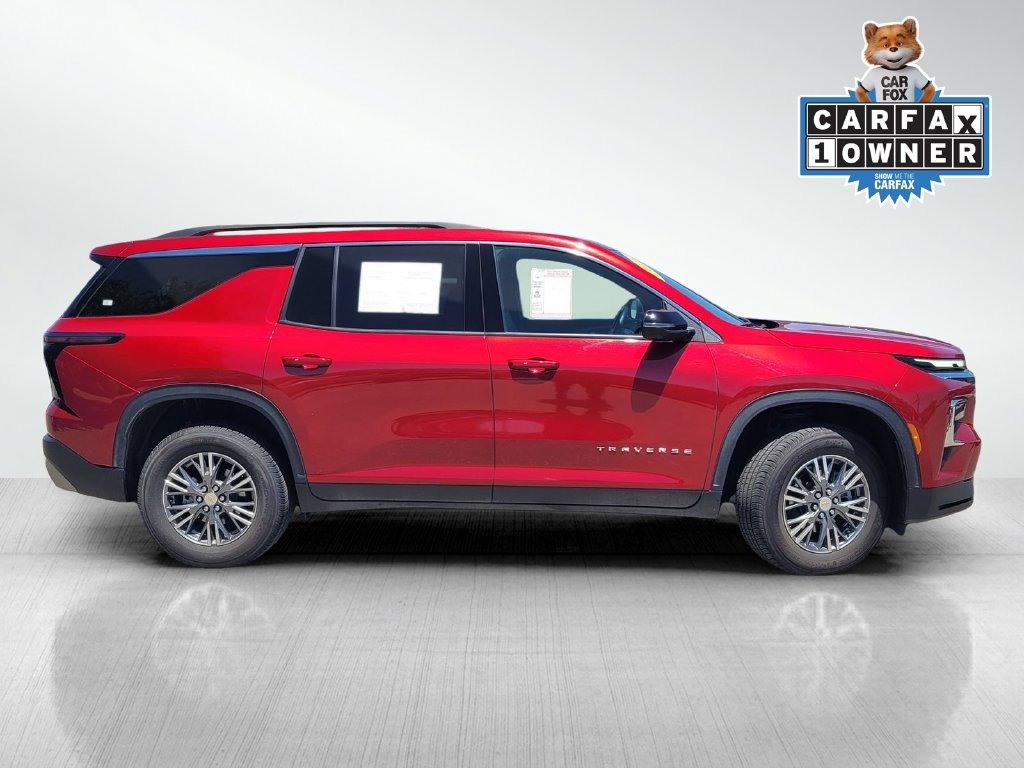 Used 2025 Chevrolet Traverse LT AWD/4WD image 3