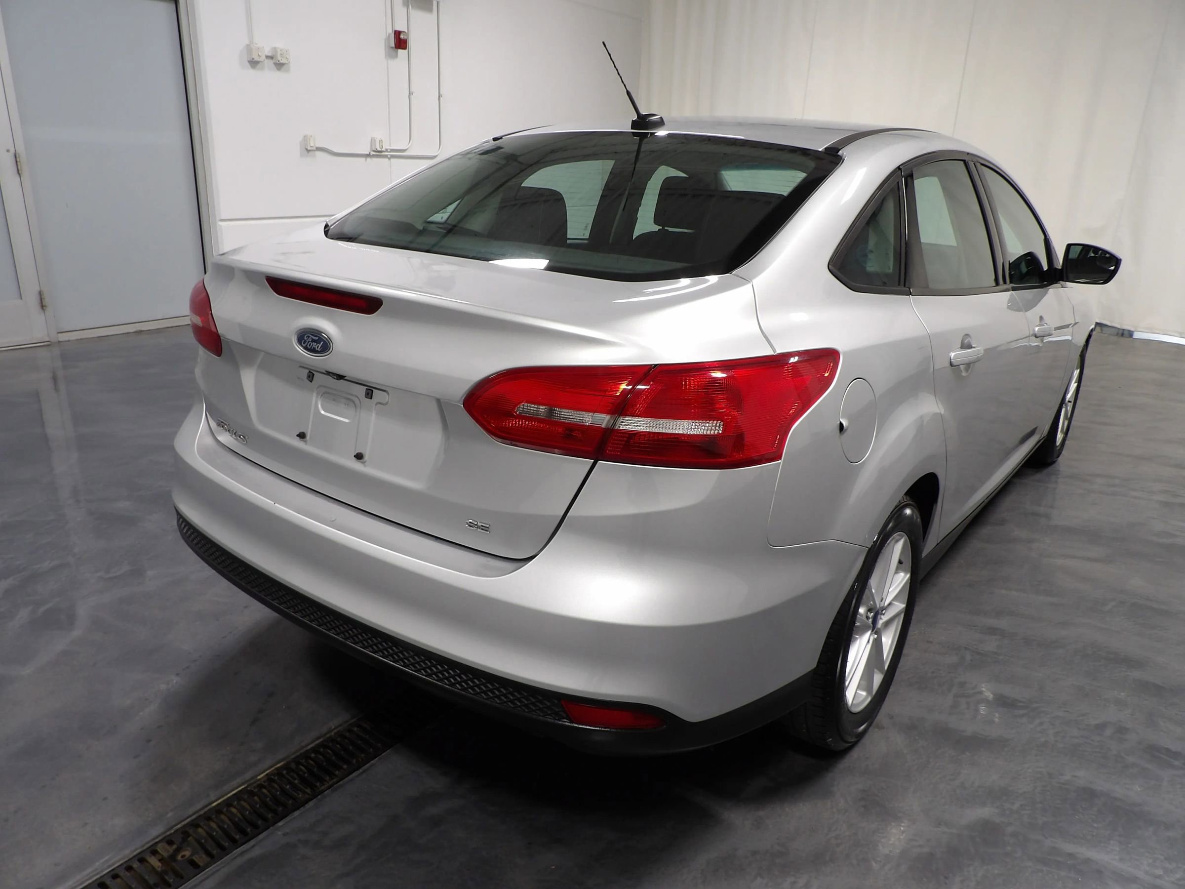 Used 2018 Ford Focus SE FWD image 4