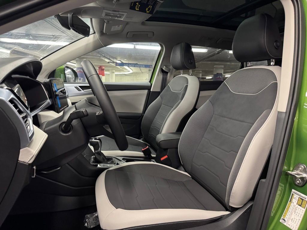 New 2025 Volkswagen Taos SE image 29