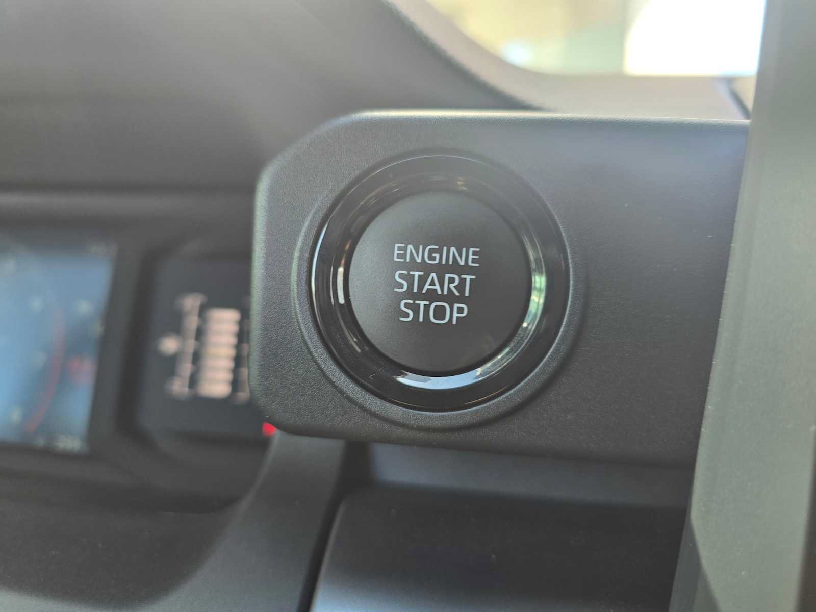 Used 2025 Toyota Tacoma SR5 AWD/4WD image 37