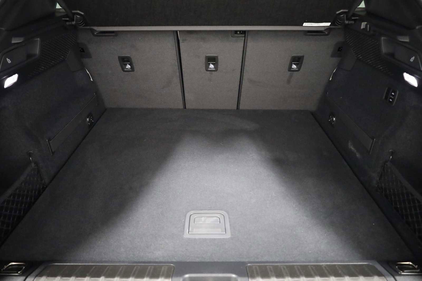 Certified 2025 Porsche Macan Electric image 42