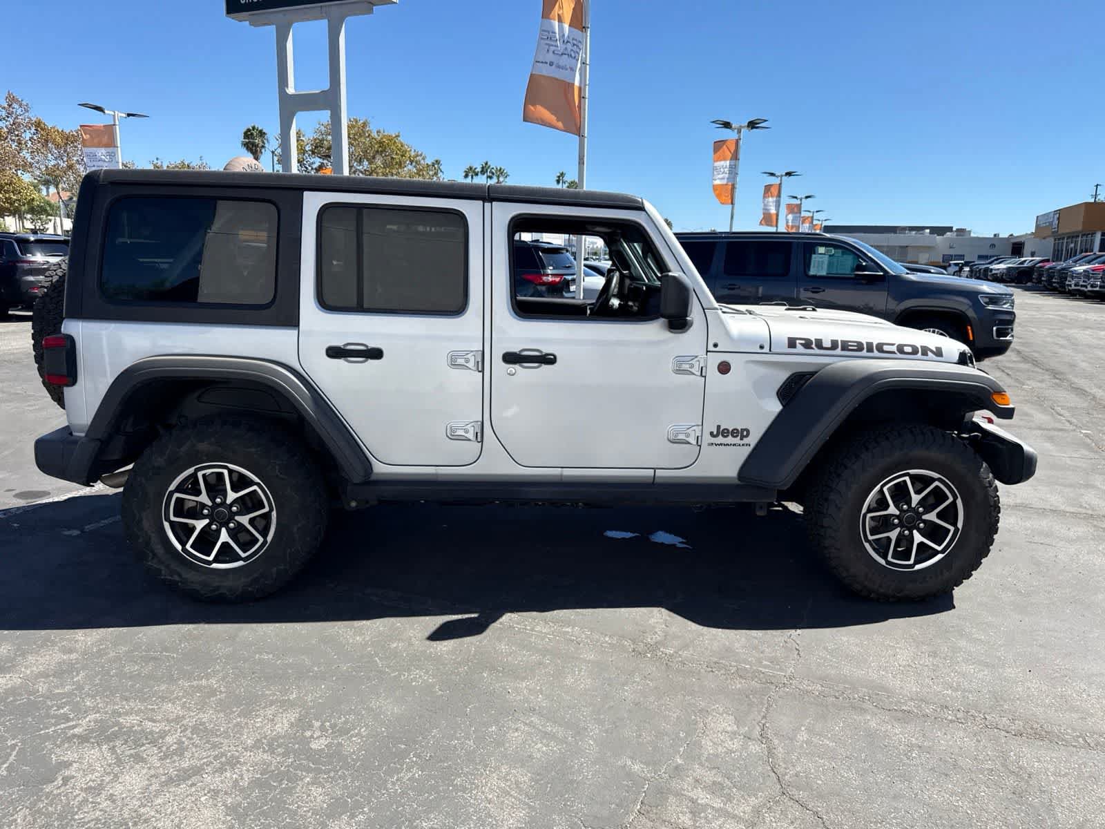 Used 2024 Jeep Wrangler Unlimited Rubicon AWD/4WD image 9