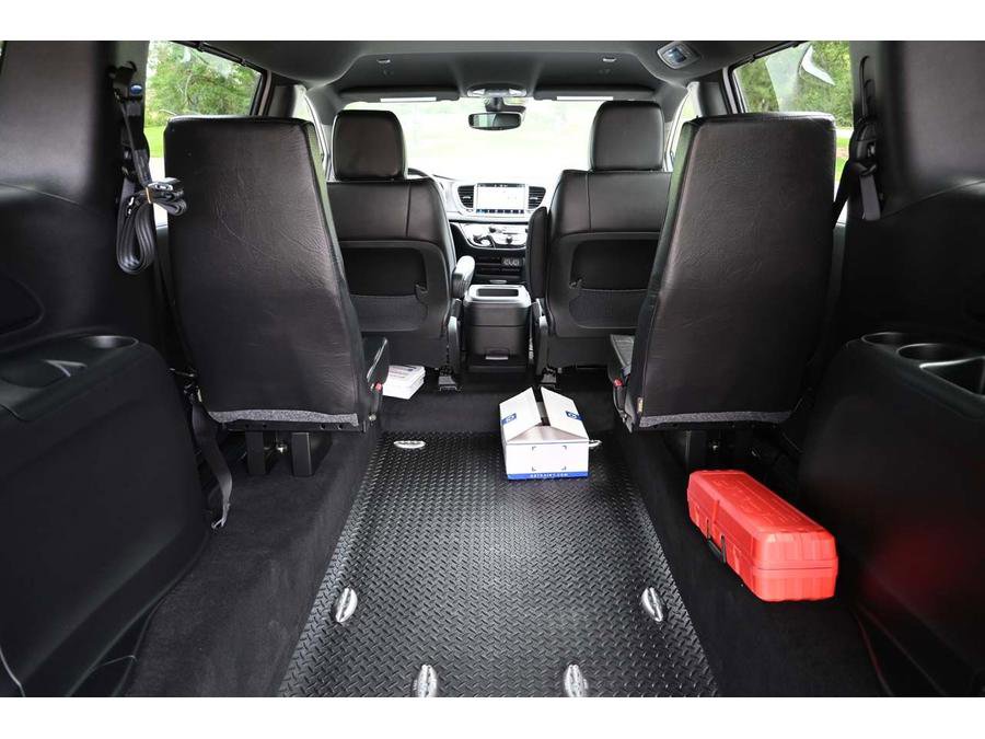 New 2025 Chrysler Voyager LX image 20