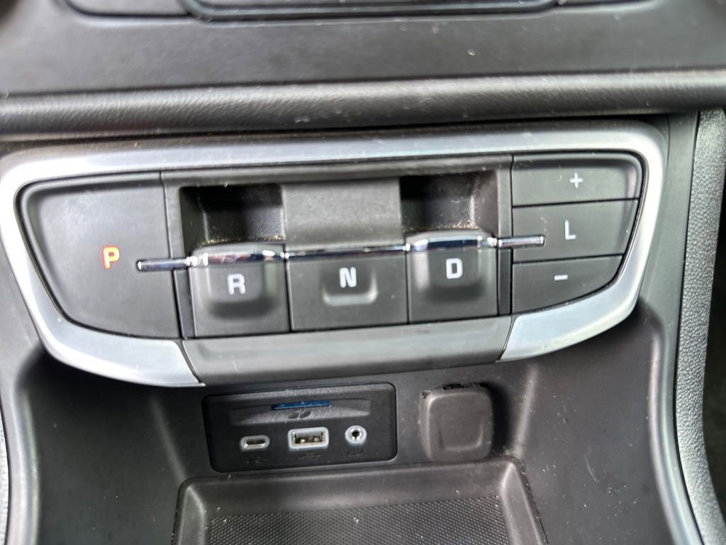 Used 2024 GMC Terrain SLT image 25