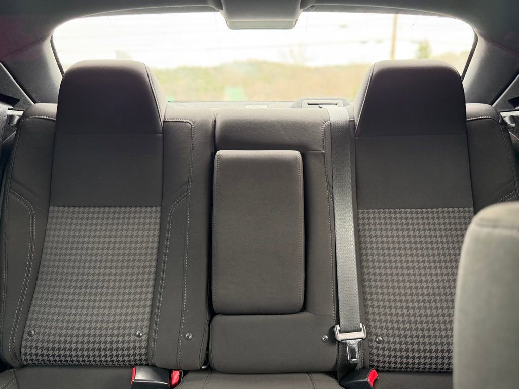 Used 2016 Dodge Challenger SXT image 20