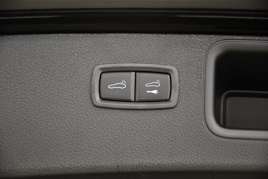 Used 2025 Porsche Macan image 58