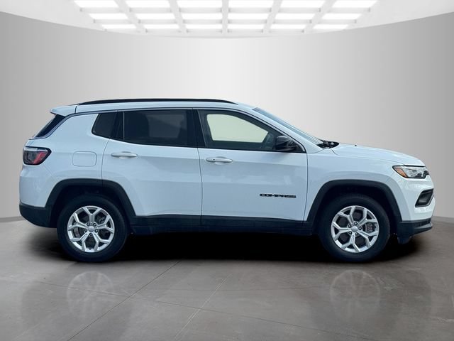 Certified 2024 Jeep Compass Latitude AWD/4WD image 8