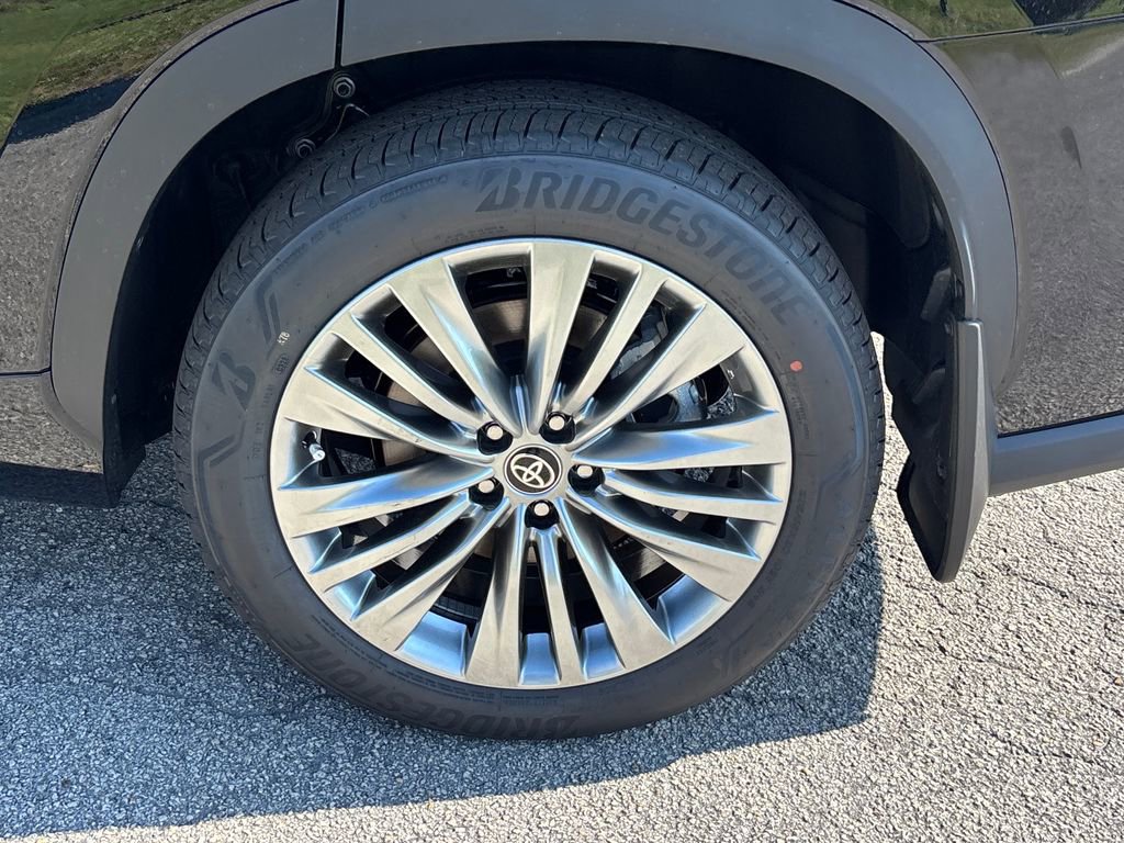 New 2026 Toyota Highlander Platinum image 36