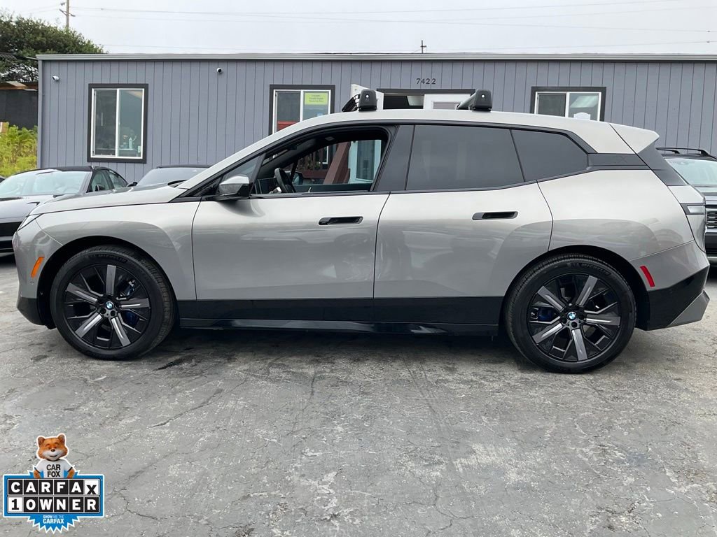 Used 2023 BMW iX xDrive50 w/ Sport Package AWD/4WD image 5