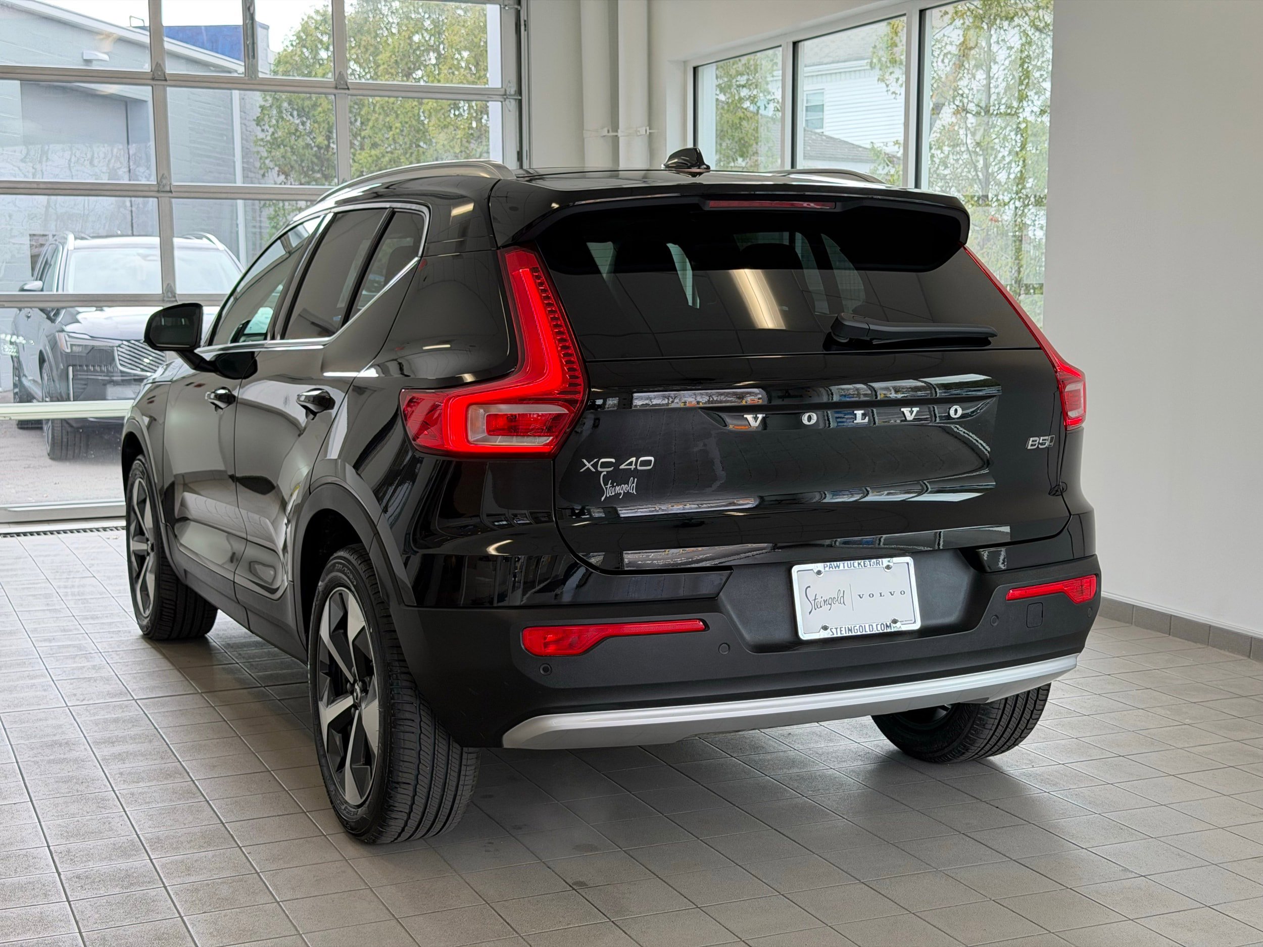 Certified 2025 Volvo XC40 B5 Core w/ Protection Package Premier AWD/4WD image 9