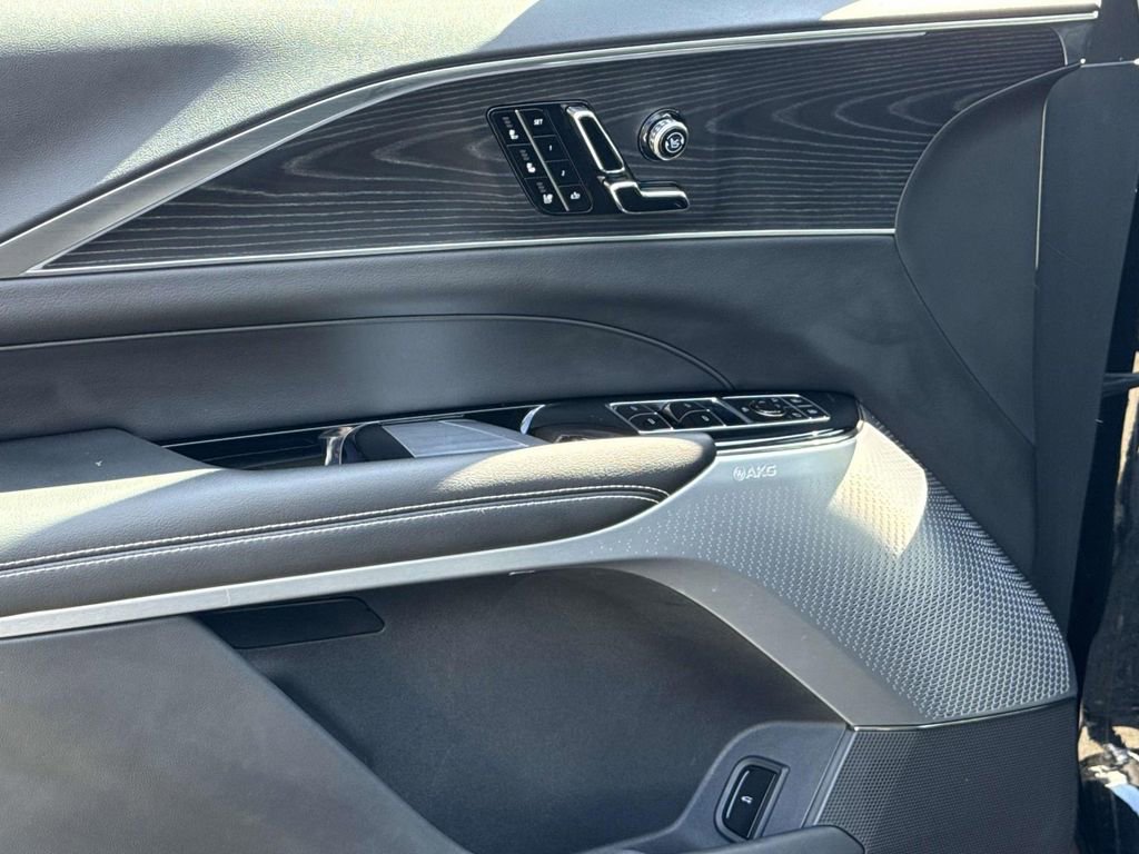 Used 2025 Cadillac Lyriq Sport image 25