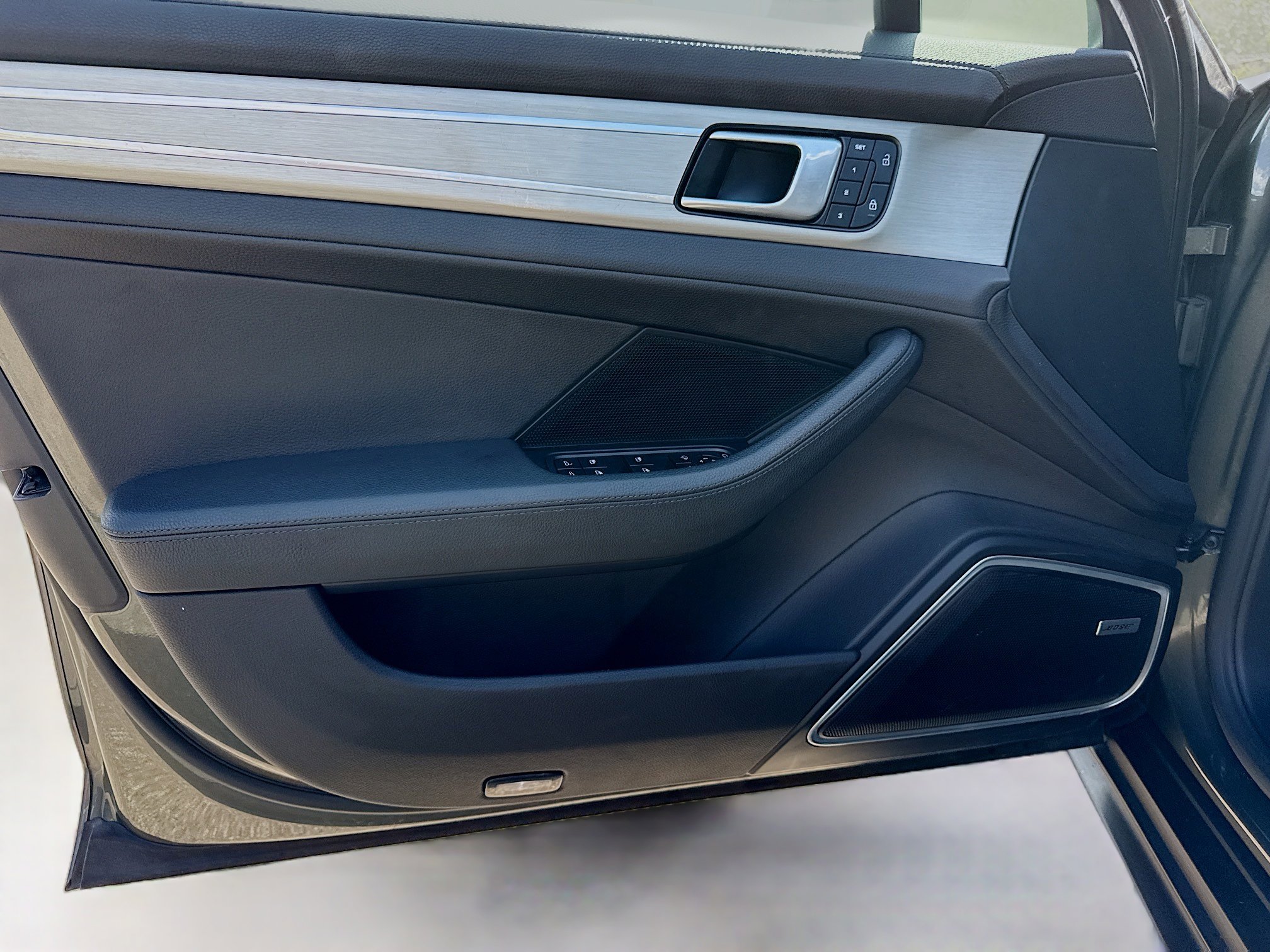 Used 2022 Porsche Panamera 4 Platinum Edition image 22