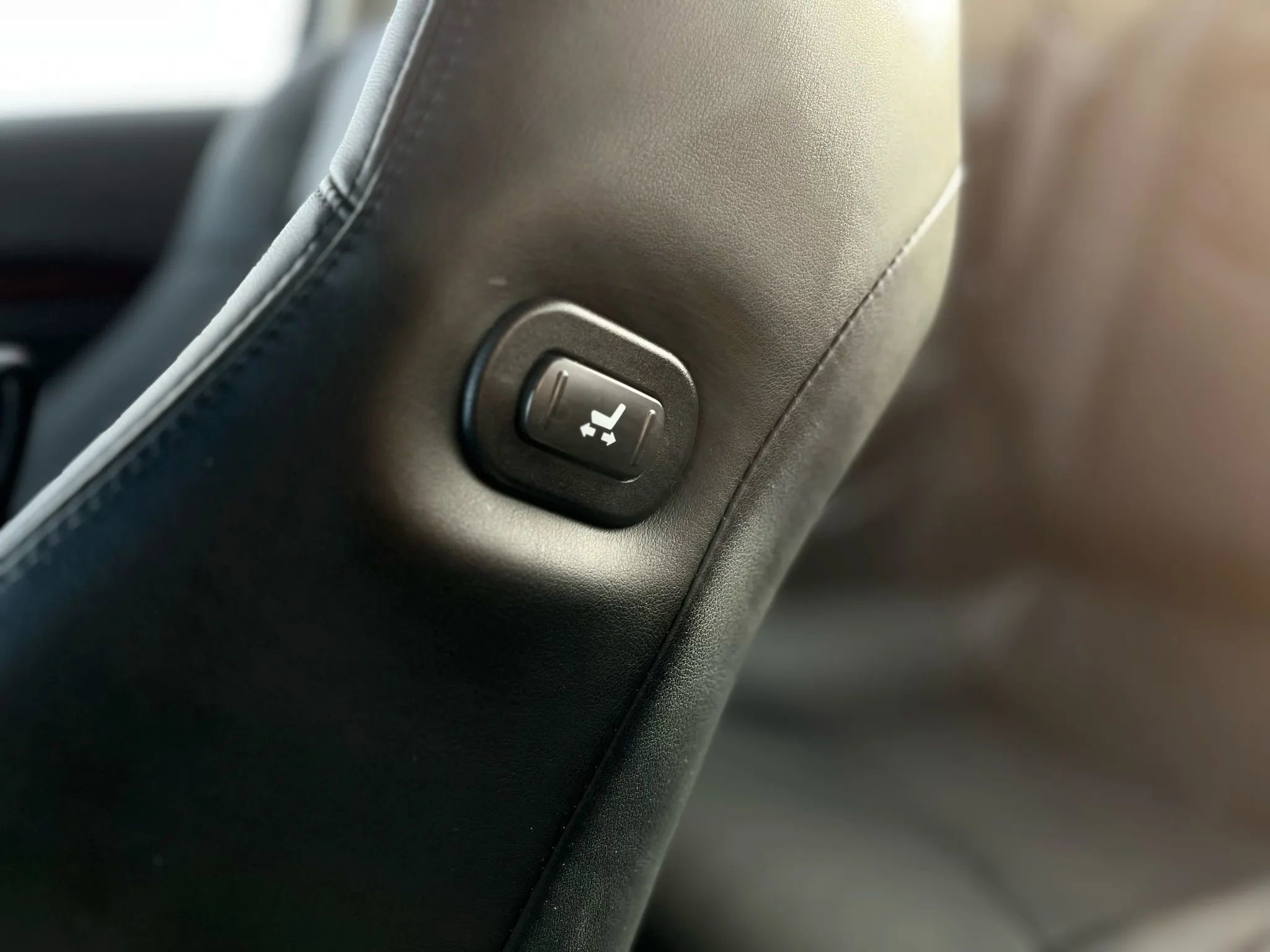 Used 2013 INFINITI G37 Journey w/ Premium Pkg image 12