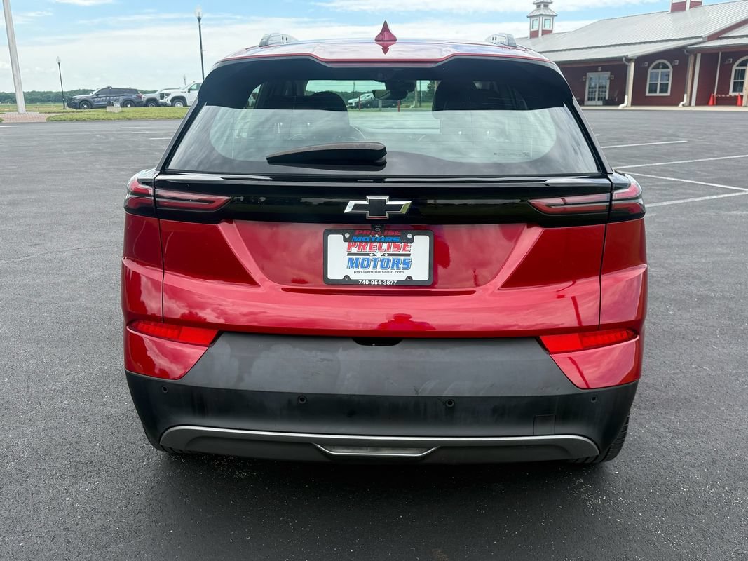 Used 2022 Chevrolet Bolt EUV Premier w/ Sun & Sound Package FWD image 6