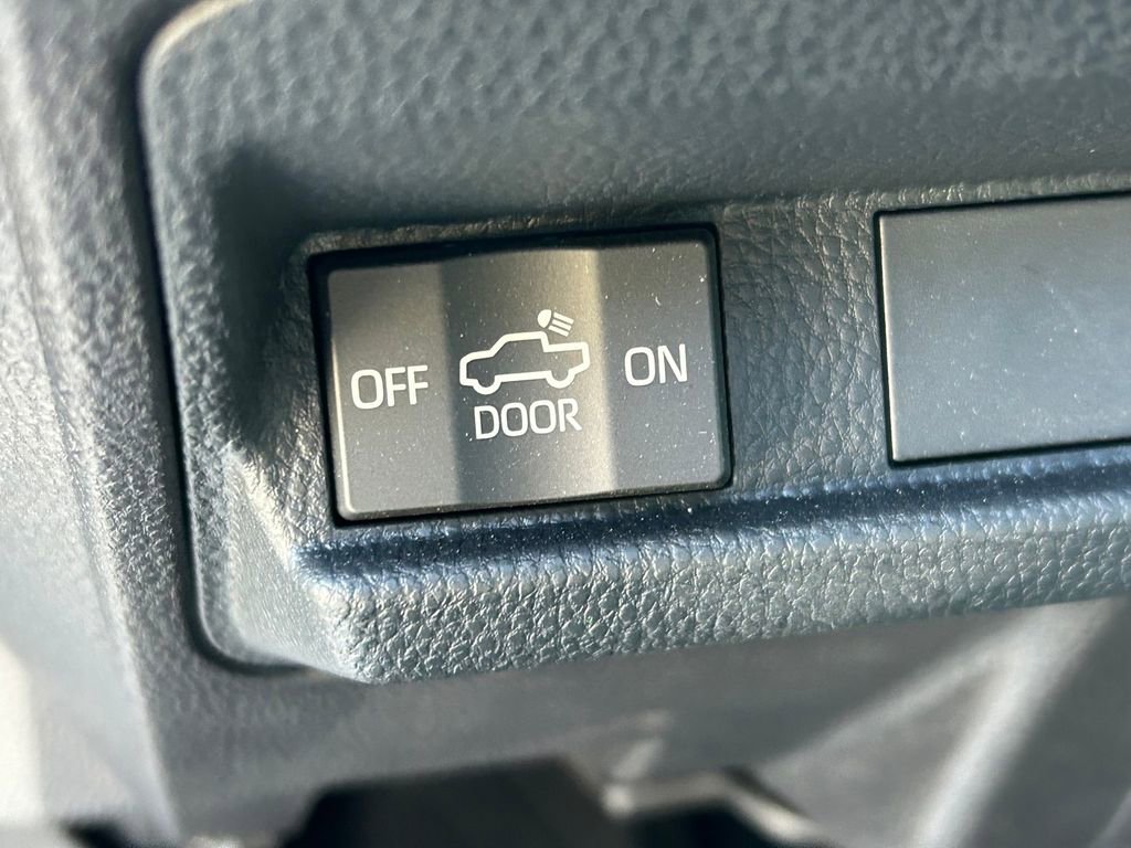 Certified 2025 Toyota Tacoma SR5 image 25