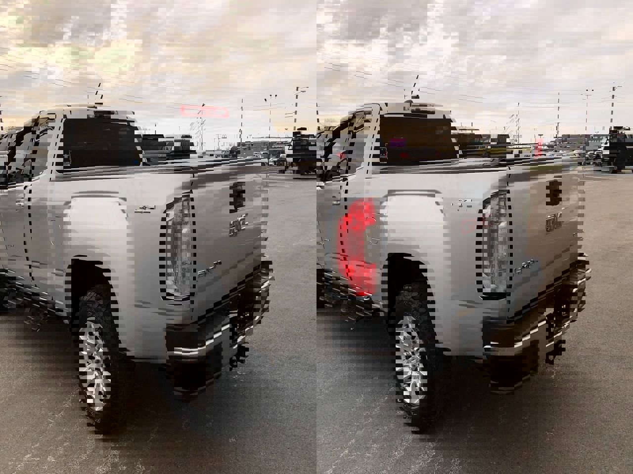 Used 2015 GMC Canyon SLE w/ SLE Convenience Package image 4