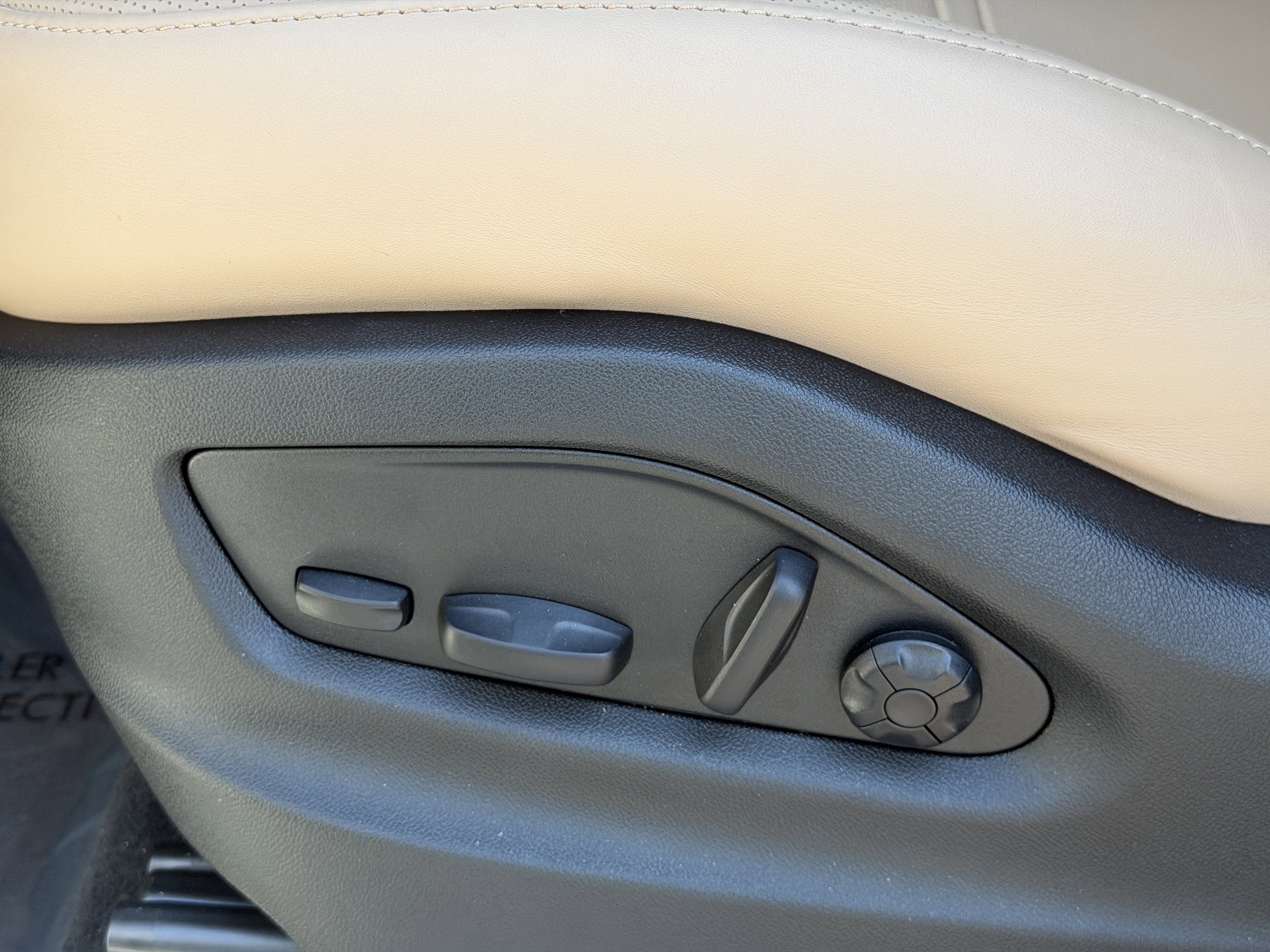 Certified 2026 Porsche Cayenne Coupe image 25