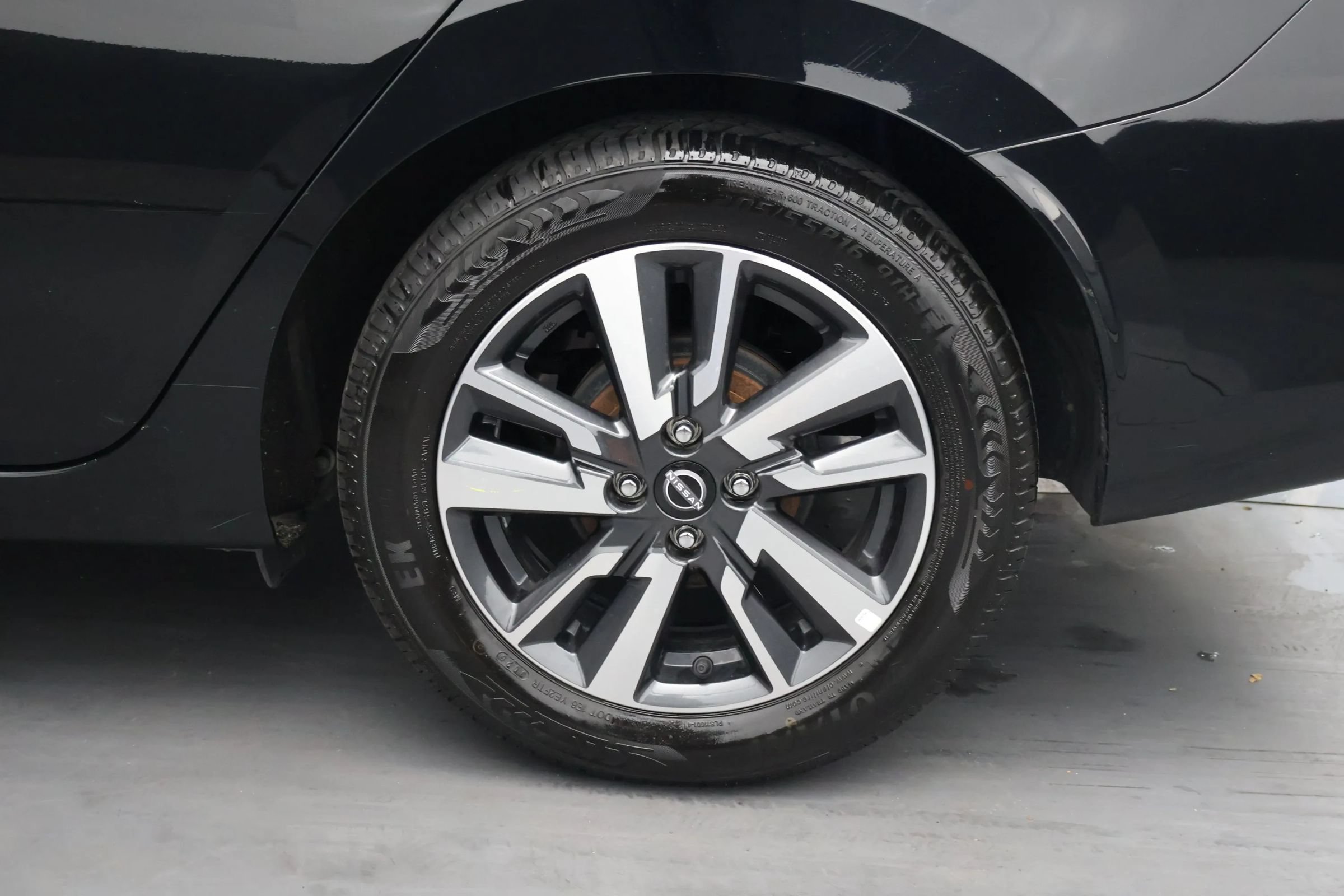 Used 2025 Nissan Versa SV FWD image 29