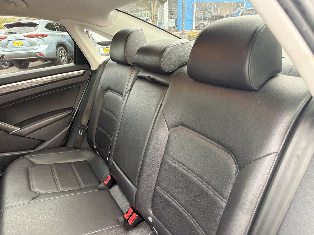 Used 2018 Volkswagen Passat 2.0T SE FWD image 25