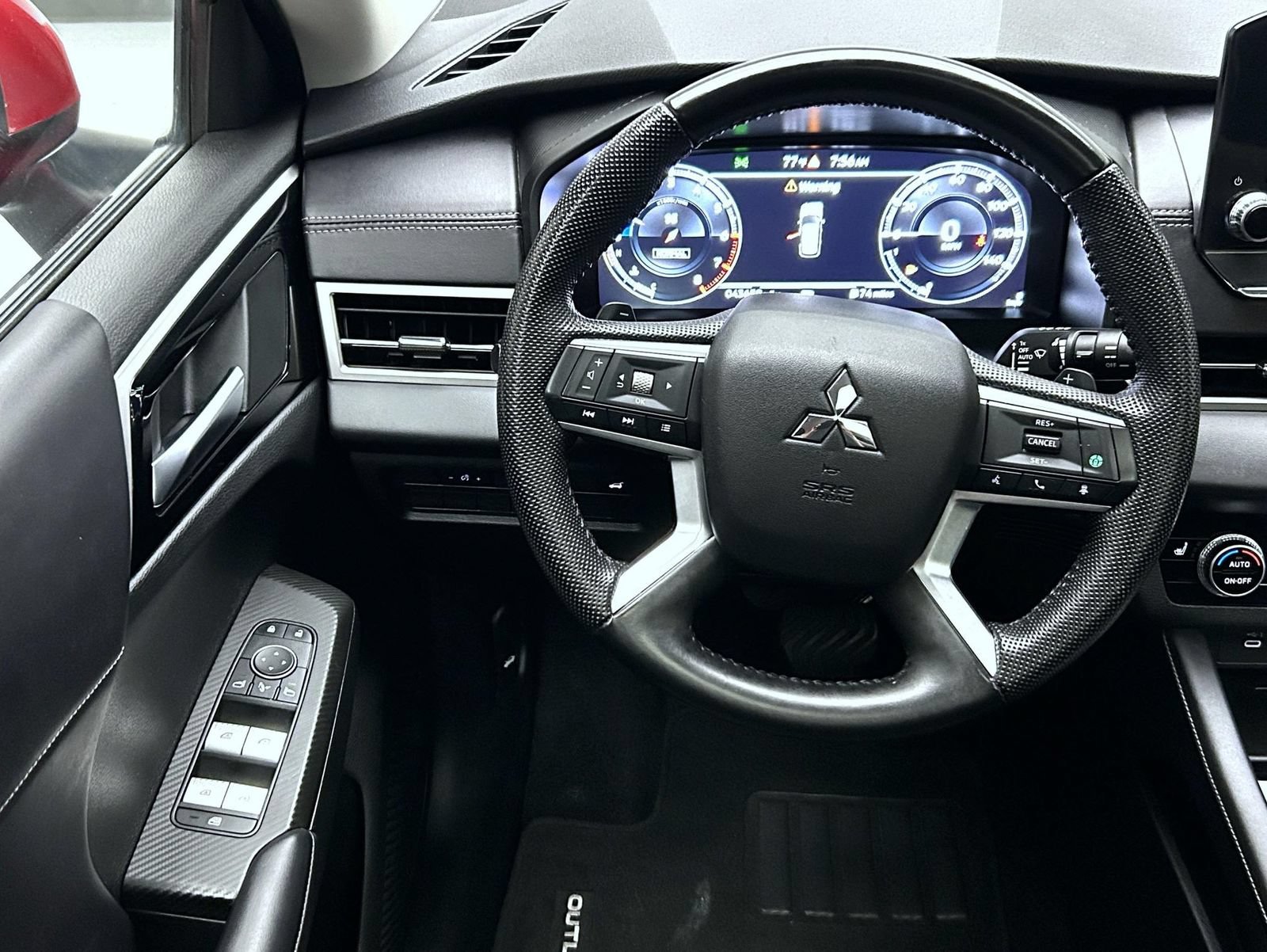 Used 2023 Mitsubishi Outlander SE AWD/4WD image 12