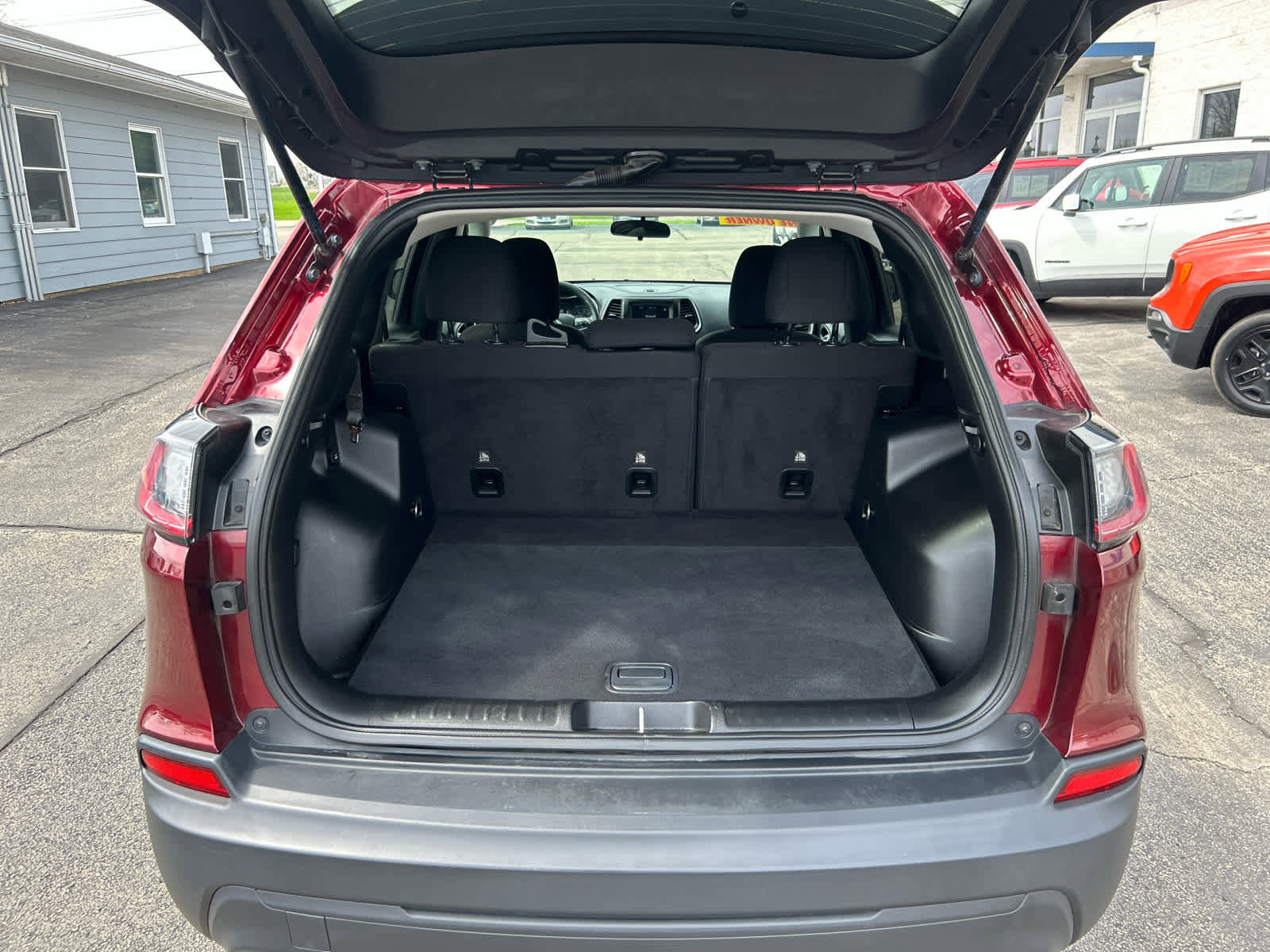 Used 2019 Jeep Cherokee Latitude w/ Popular Appearance Group FWD image 24