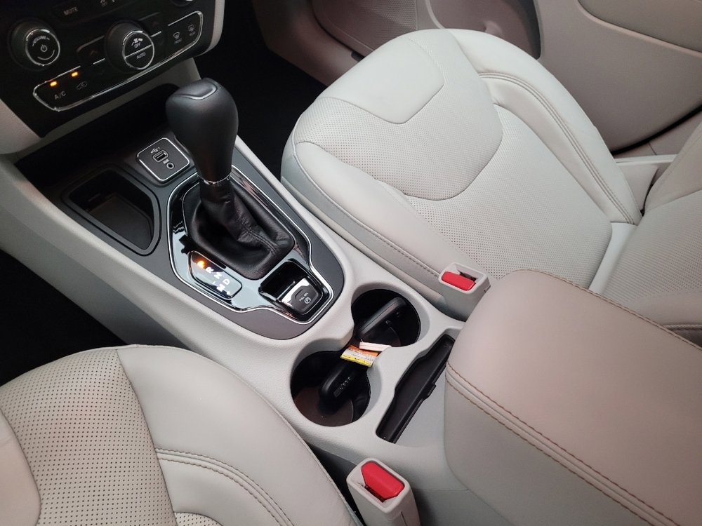 Used 2019 Jeep Cherokee Limited w/ Technology Group FWD image 26