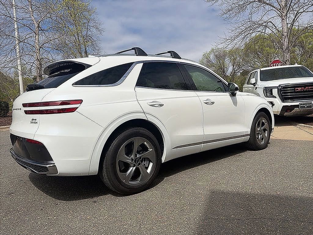 Used 2026 Genesis GV70 2.5T Select image 4