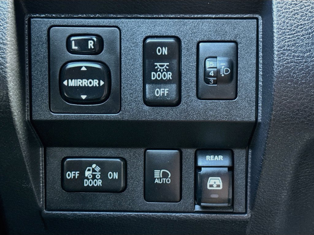 Used 2018 Toyota Tundra SR5 w/ SR5 Upgrade Package AWD/4WD image 9