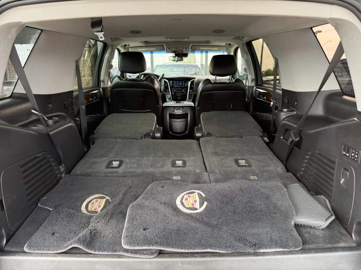 Used 2018 Cadillac Escalade Luxury AWD/4WD image 32