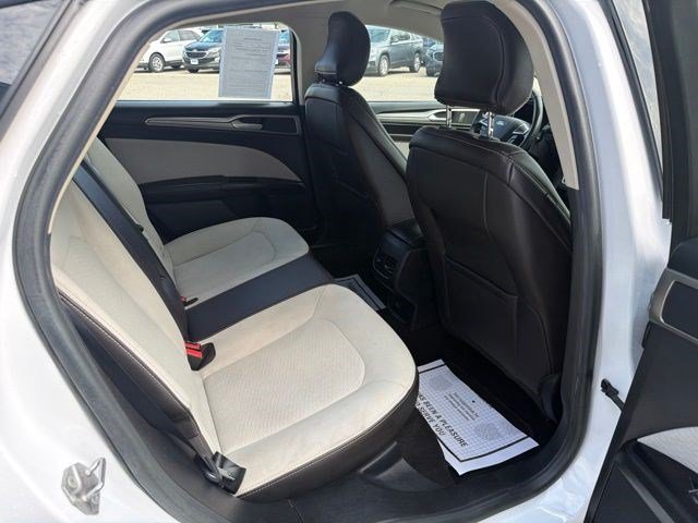 Used 2019 Ford Fusion SE w/ Equipment Group 151A FWD image 18