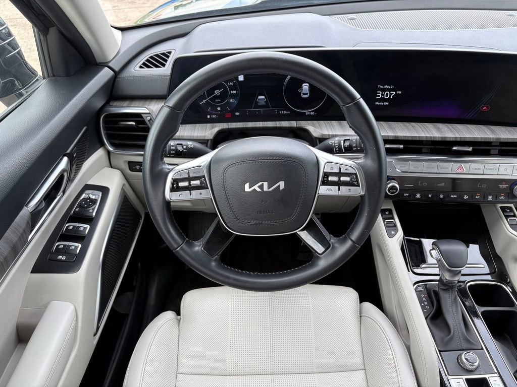 Used 2024 Kia Telluride SX w/ Towing Package FWD image 18