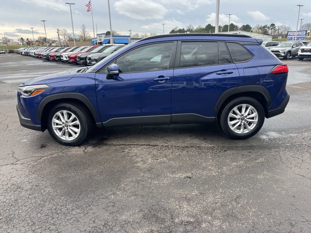 Used 2023 Toyota Corolla Cross LE w/ Moonroof Package image 5