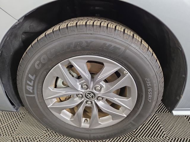 Used 2024 Toyota Sienna XLE image 11