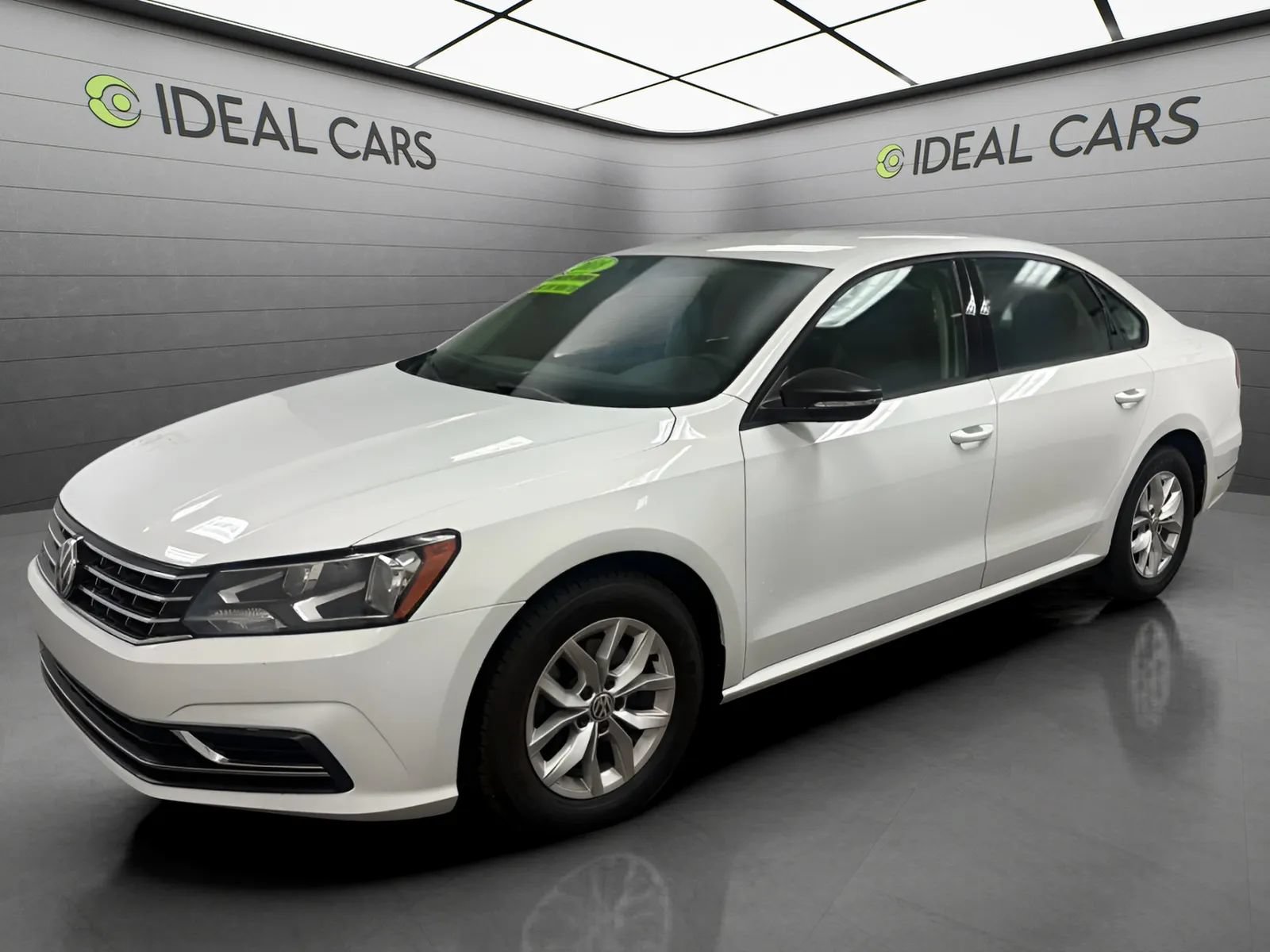 Used 2018 Volkswagen Passat 2.0T S w/ Driver Assistance Package FWD image 1