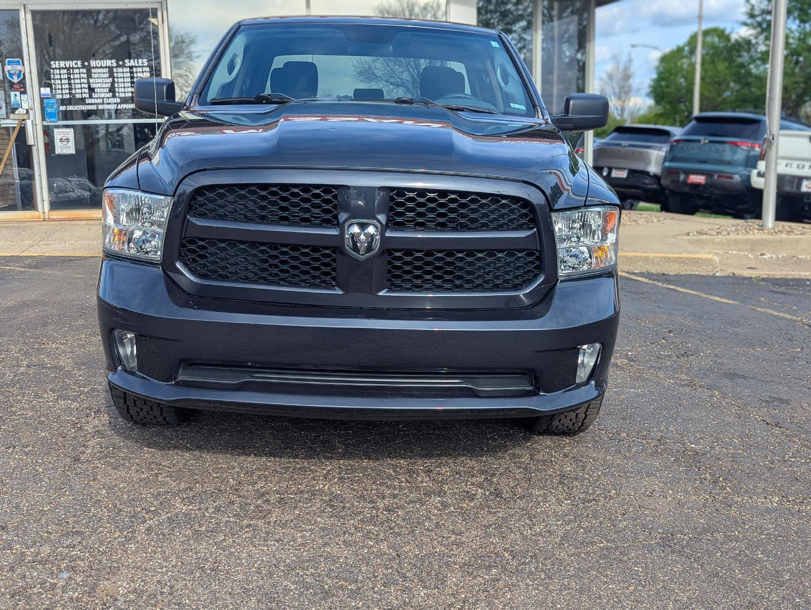 Used 2017 RAM 1500 Express w/ Express Value Package AWD/4WD image 3