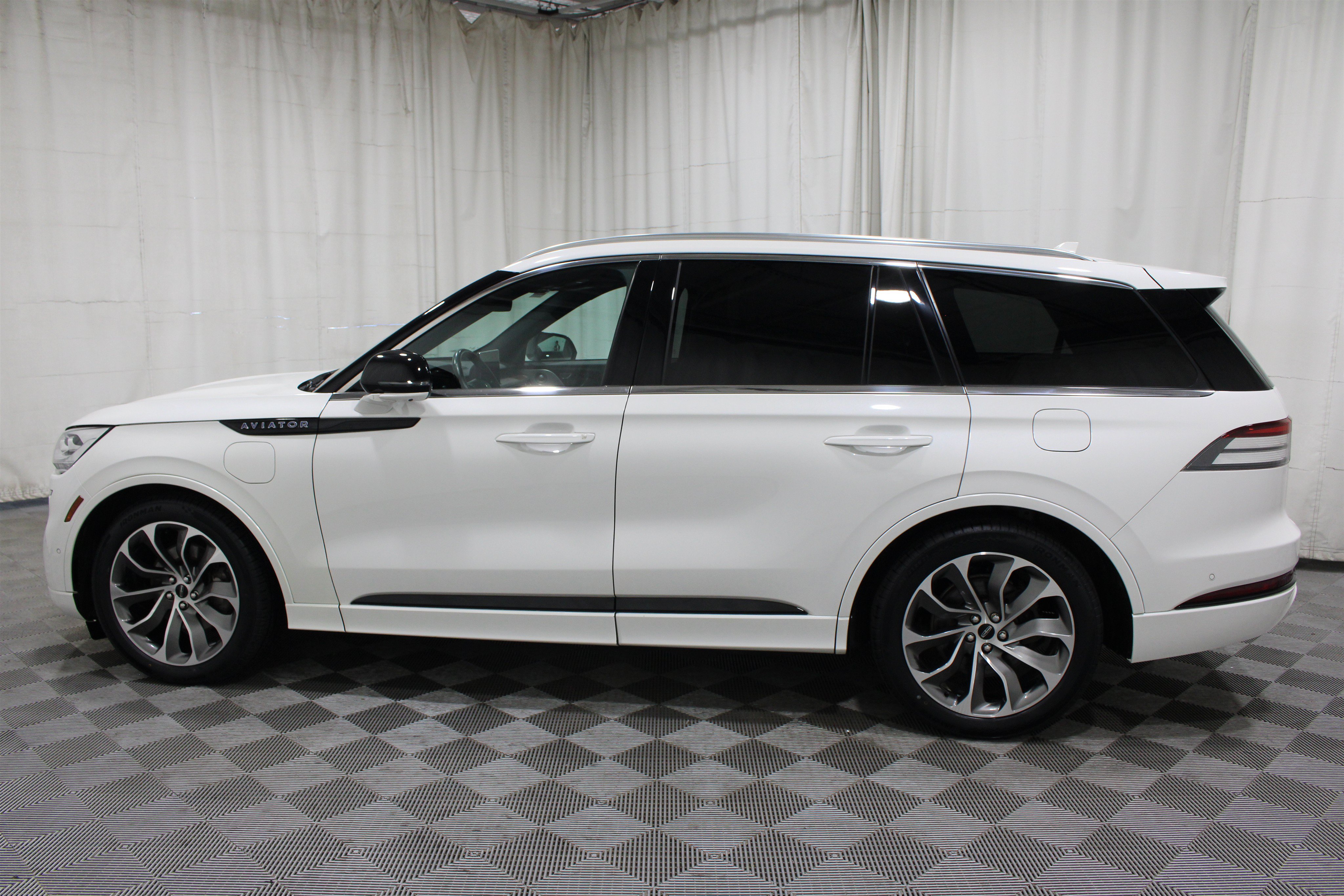 Certified 2023 Lincoln Aviator Grand Touring w/ Equipment Group 301A AWD/4WD image 36