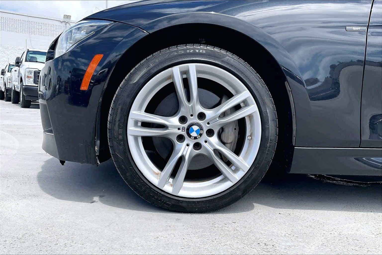 Used 2017 BMW 330i xDrive Sedan AWD/4WD image 8