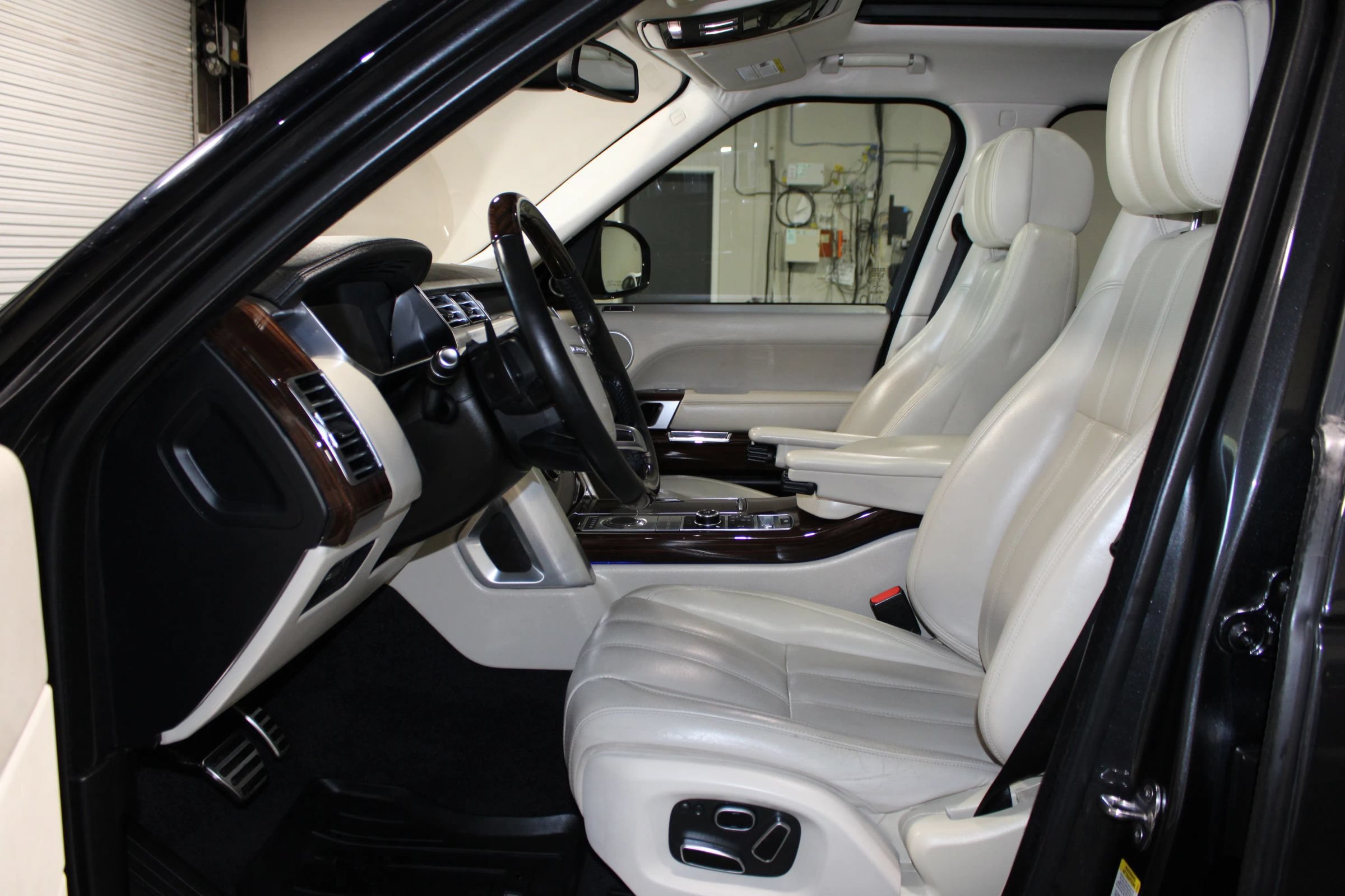 Used 2014 Land Rover Range Rover Supercharged AWD/4WD image 10
