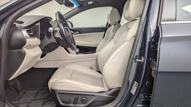 Used 2024 Genesis G70 2.5T image 14