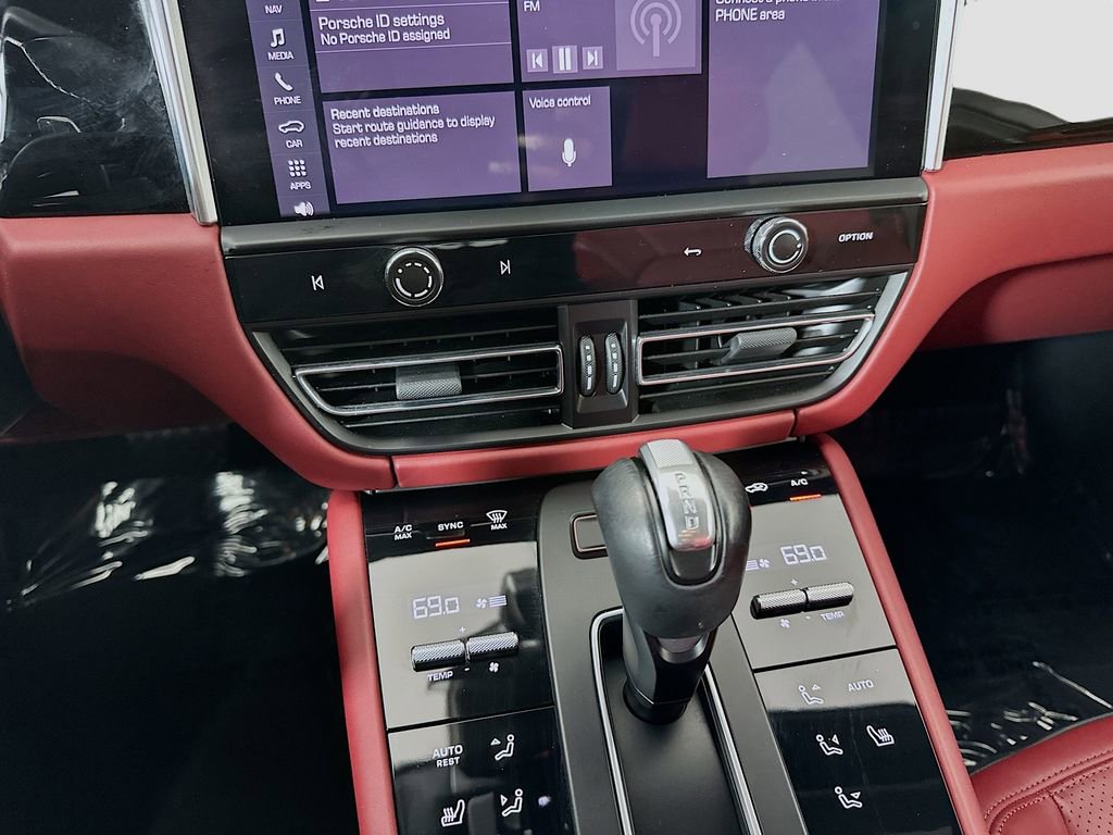 Certified 2023 Porsche Macan Turbo AWD/4WD image 18