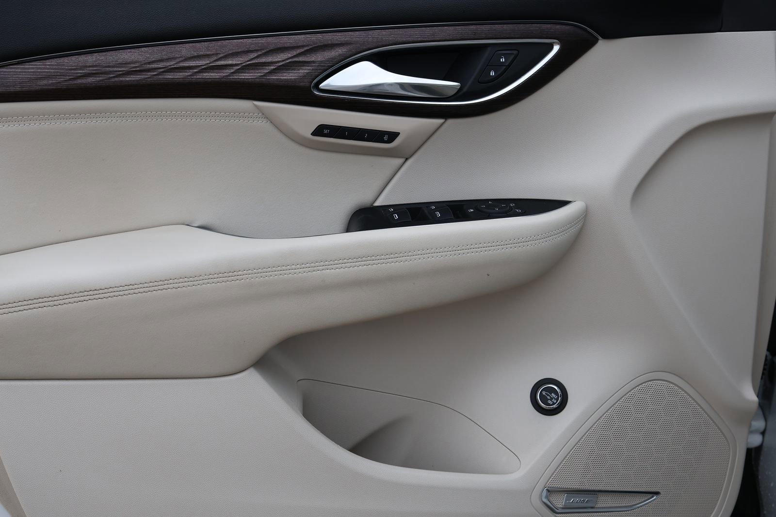 Used 2022 Buick Envision Avenir w/ Technology Package II image 28