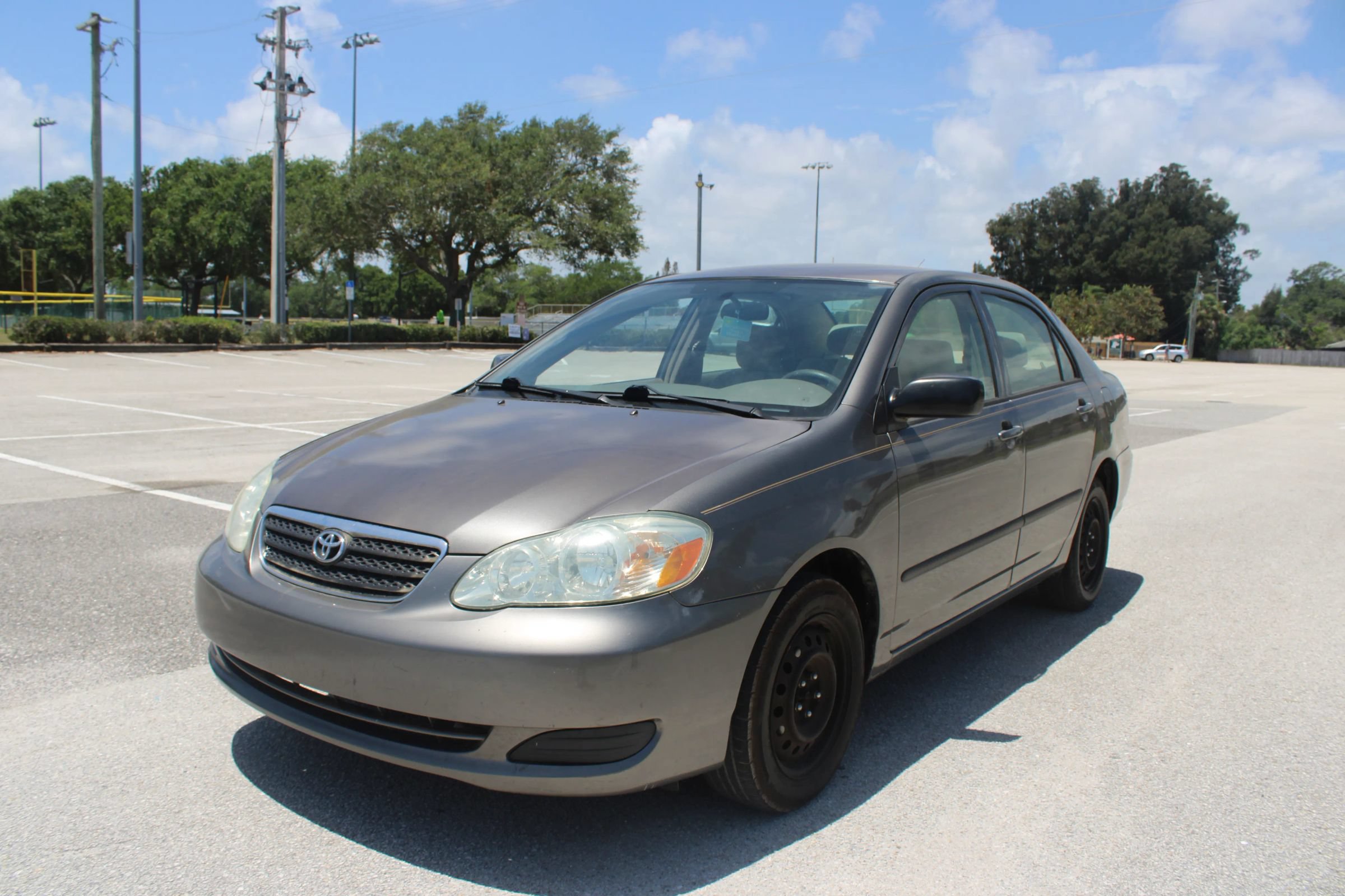 Used 2005 Toyota Corolla CE FWD image 2