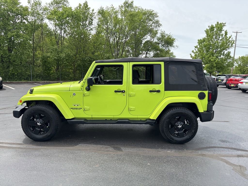 Used 2016 Jeep Wrangler Unlimited Sahara w/ Connectivity Group AWD/4WD image 4