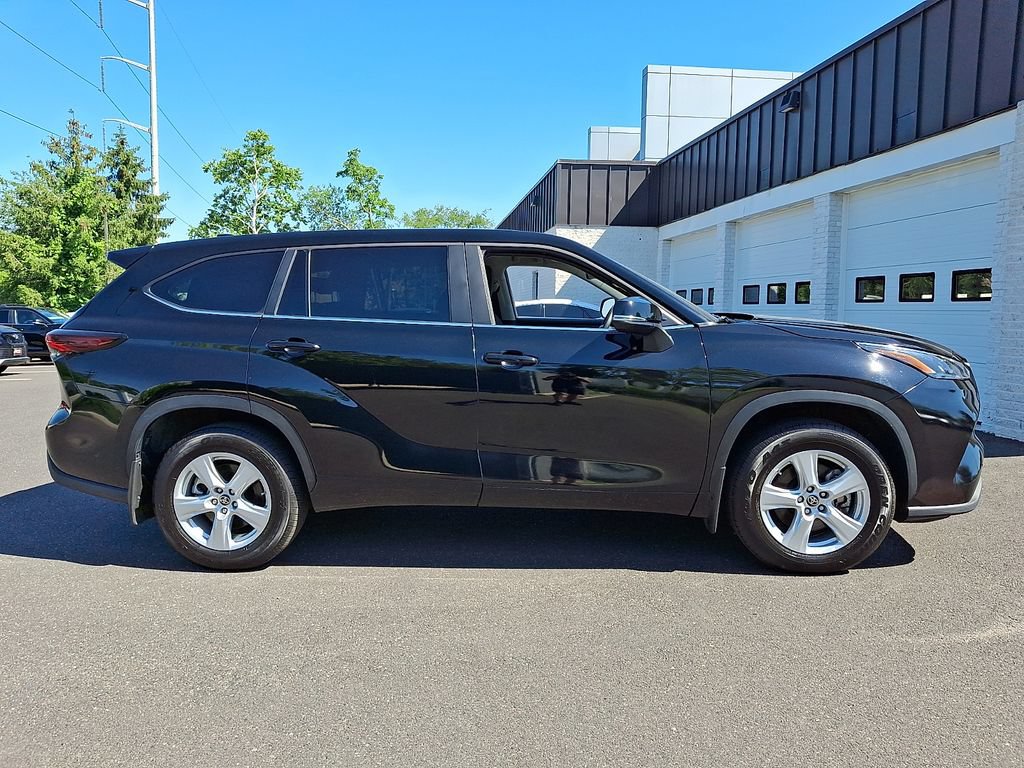 Certified 2025 Toyota Highlander LE AWD/4WD image 7