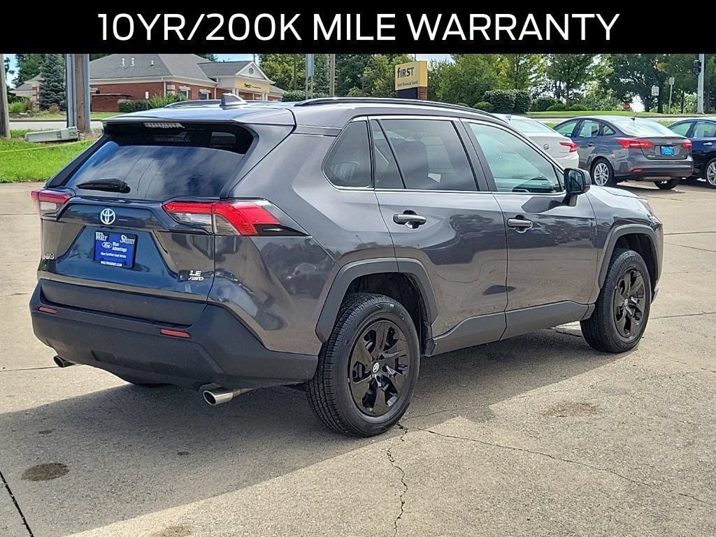 Used 2021 Toyota RAV4 LE AWD/4WD image 4